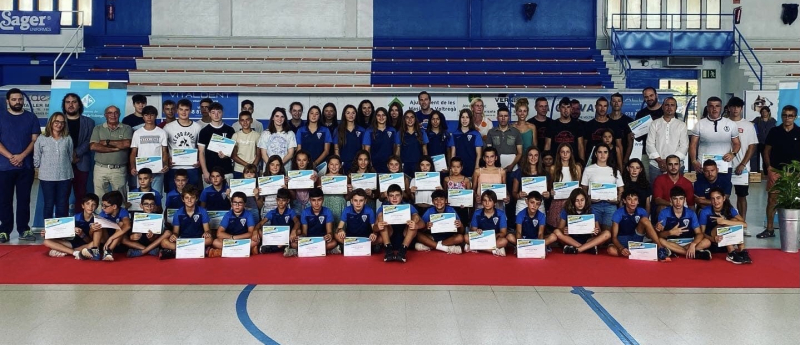 Els sis equips del Voltregà Stern motor premiats al Reconeixement als Esportistes del Voltreganès - Foto Ajuntament SHV