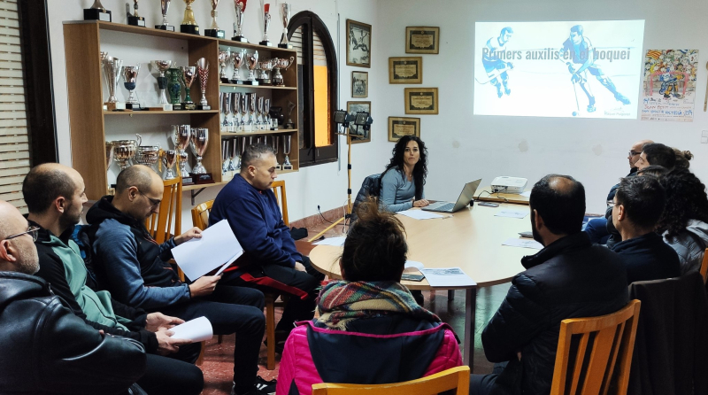 La formació s'ha dut a terme a la sala de juntes del club
